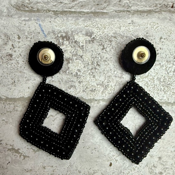Vintage Kenneth Lane Black Beaded Earrings Pierced Dangle EUC - Picture 3 of 6